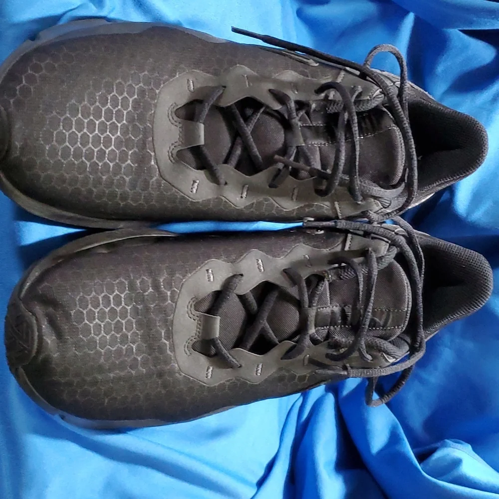 Nike athletic shoes - Picture 1 of 5